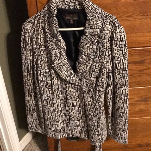 Size xl. Very stylish. Polyester and rayon - Picture 1 of 5